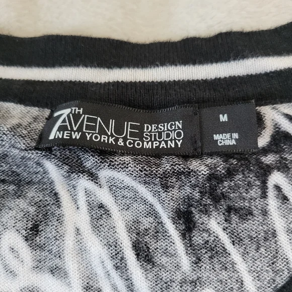 7th Avenue | Cute Black/White Script 3/4 Sleeve Knit Cardigan (SIZE M) - Picture 4 of 13